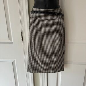 WHBM Black and White Houndstooth Pencil Skirt Size 2